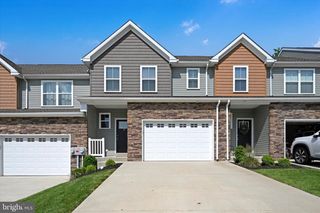 10 HUBBARDTON CT, Sinking Spring, PA 19608