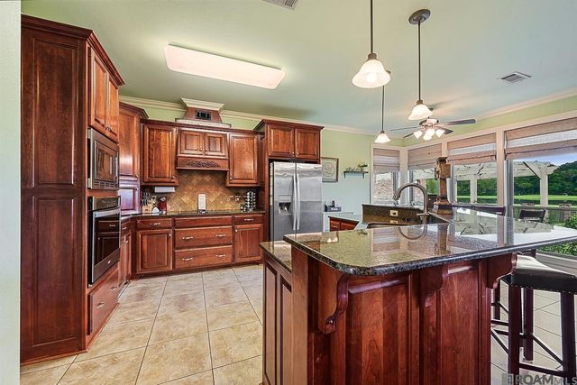 927 Fairwinds Ave, Zachary, LA 70791