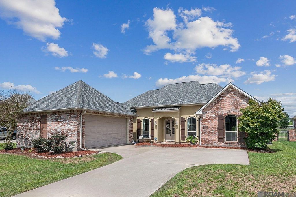 927 Fairwinds Ave, Zachary, LA 70791