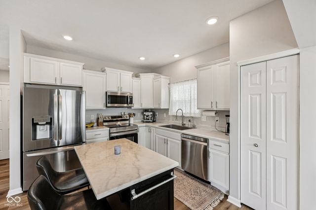 6611 Honeysuckle Way, Pendleton, IN 46064