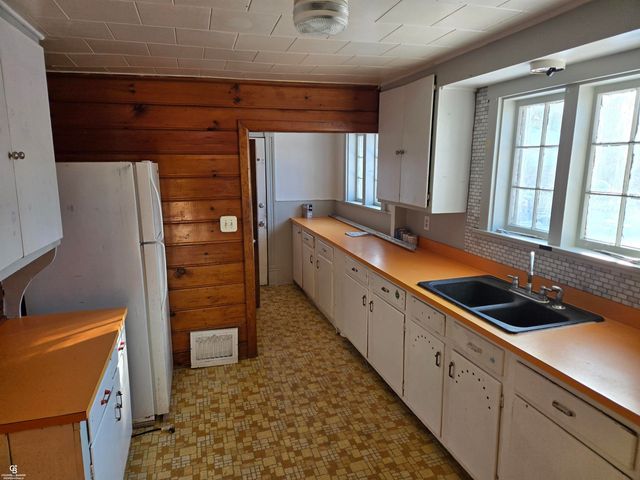 202 S Main Street, Yale, MI 48097