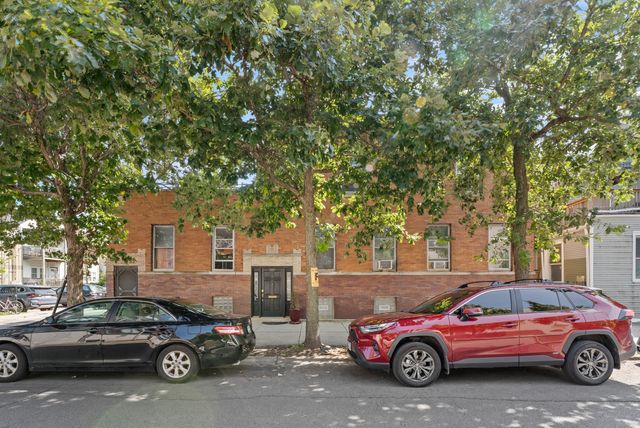 1657 N Artesian Avenue, Chicago, IL 60647