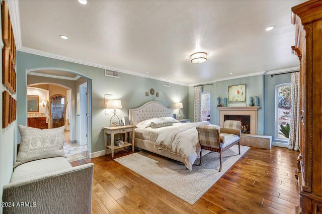 8434 E CHARTER OAK Drive, Scottsdale, AZ 85260