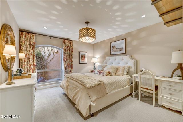 8434 E CHARTER OAK Drive, Scottsdale, AZ 85260