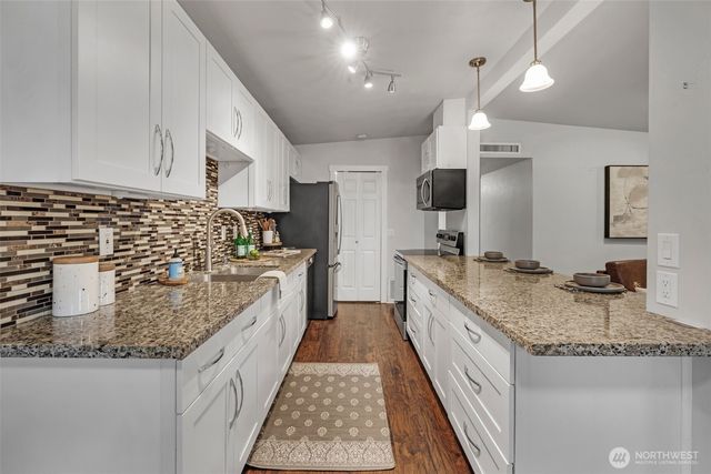 616 S 318th Place, Federal Way, WA 98003