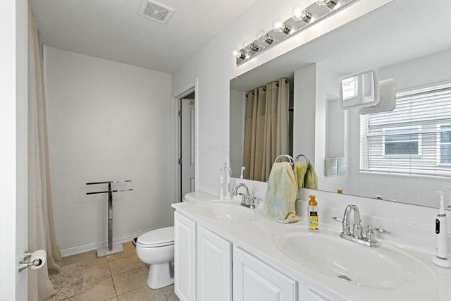 133 Brenden Drive, Pataskala, OH 43062