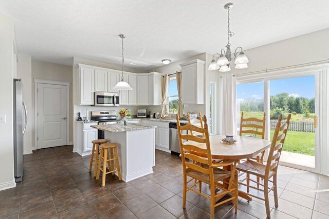 133 Brenden Drive, Pataskala, OH 43062