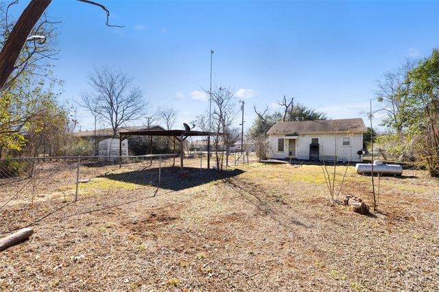 503 E Ash DR, Johnson City, TX 78636