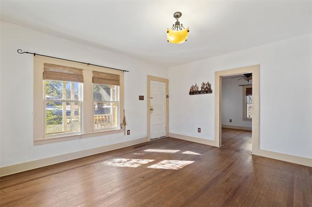 503 E Ash DR, Johnson City, TX 78636