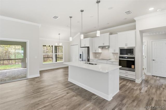 2988 W Pine Ridge Boulevard, Beverly Hills, FL 34465