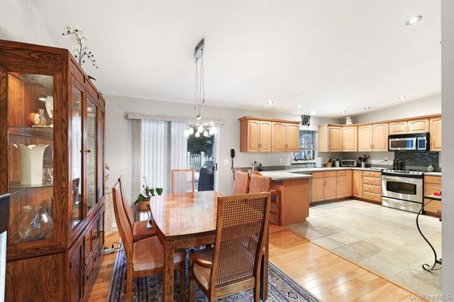 25 Cocoa Lane, Newburgh, NY 12550