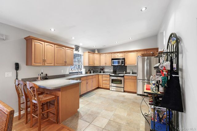 25 Cocoa Lane, Newburgh, NY 12550