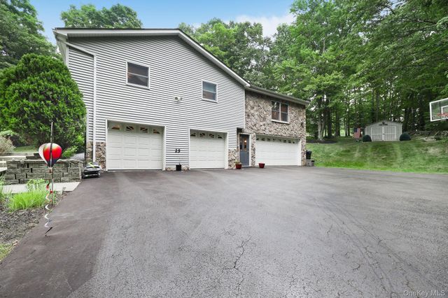 25 Cocoa Lane, Newburgh, NY 12550