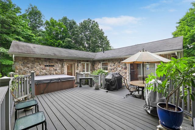 25 Cocoa Lane, Newburgh, NY 12550
