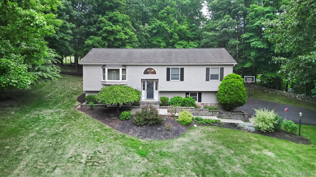 25 Cocoa Lane, Newburgh, NY 12550
