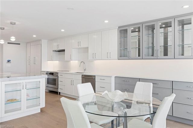 2382 Gulf Shore BLVD N # 502, Naples, FL 34103