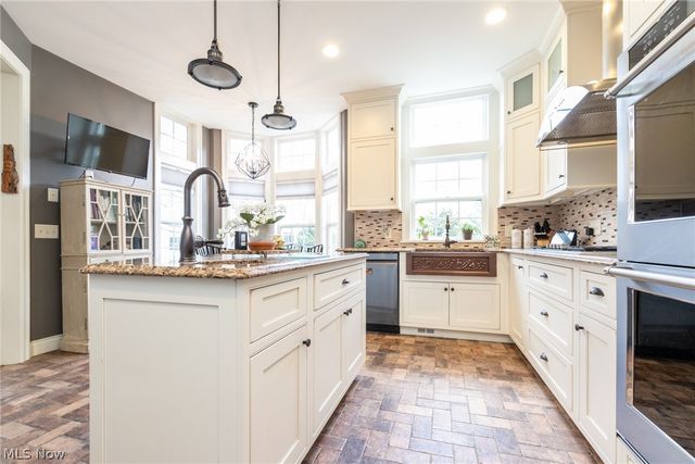 310 Blossom Lane, Orange, OH 44022
