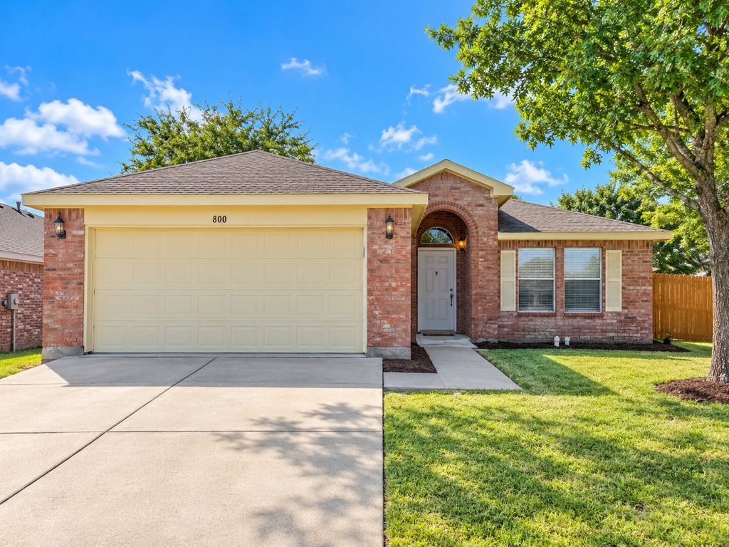 800 Castlewick Court, Arlington, TX 76018 — exterior