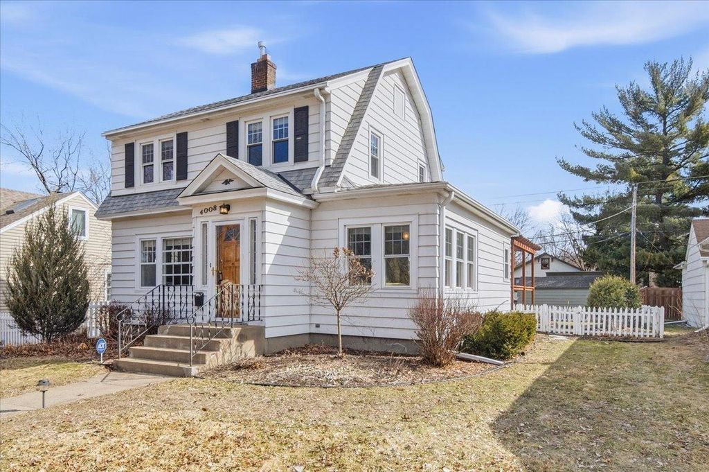 4008 Zenith Avenue N, Robbinsdale, MN 55422