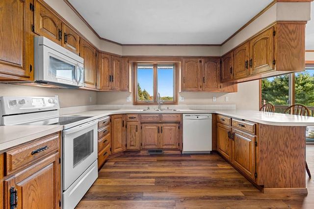 W8136 SANDY LANE, Hortonville, WI 54944