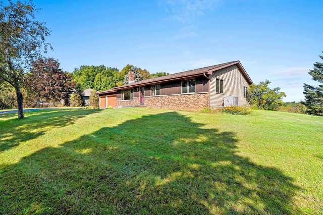 W8136 SANDY LANE, Hortonville, WI 54944
