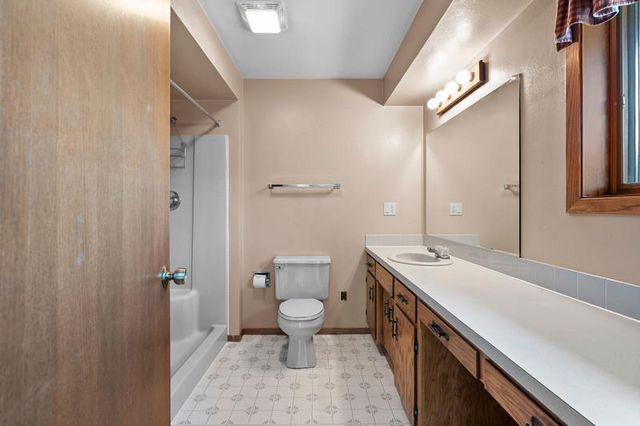 W8136 SANDY LANE, Hortonville, WI 54944