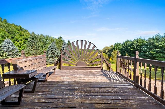 W8136 SANDY LANE, Hortonville, WI 54944