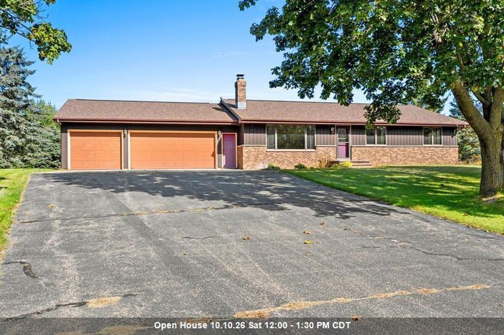 W8136 SANDY LANE, Hortonville, WI 54944