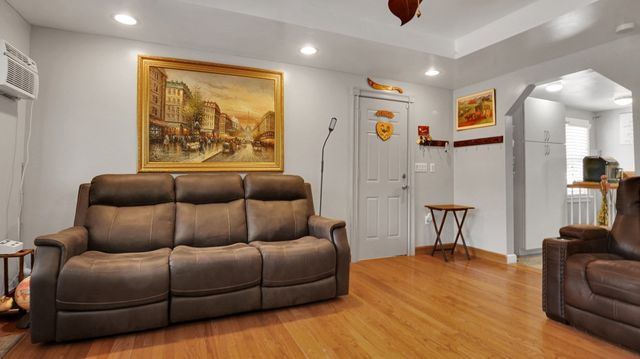 23 Briarwood Pl, Westfield, MA 01085