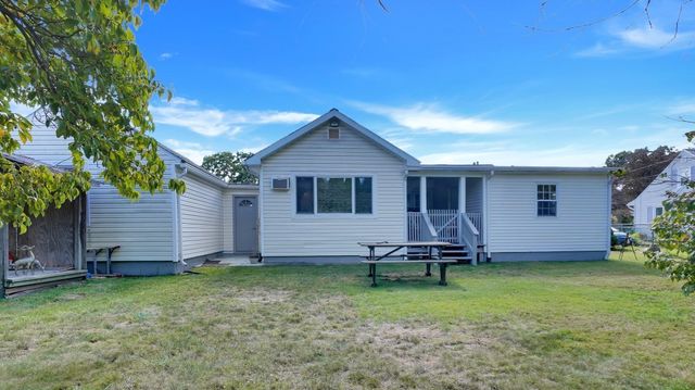 23 Briarwood Pl, Westfield, MA 01085