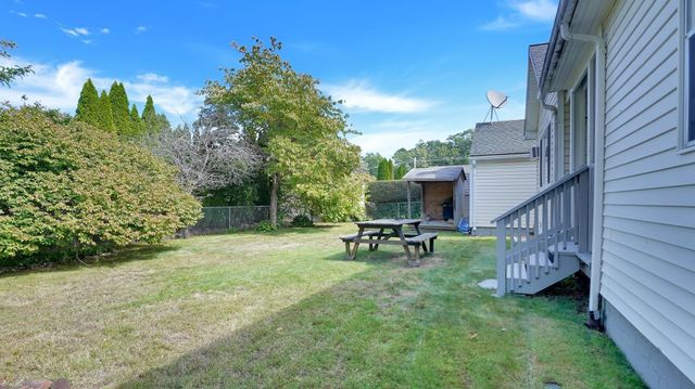 23 Briarwood Pl, Westfield, MA 01085