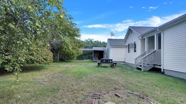 23 Briarwood Pl, Westfield, MA 01085