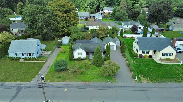 23 Briarwood Pl, Westfield, MA 01085