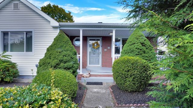 23 Briarwood Pl, Westfield, MA 01085
