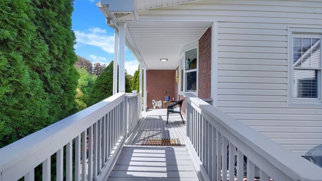 23 Briarwood Pl, Westfield, MA 01085