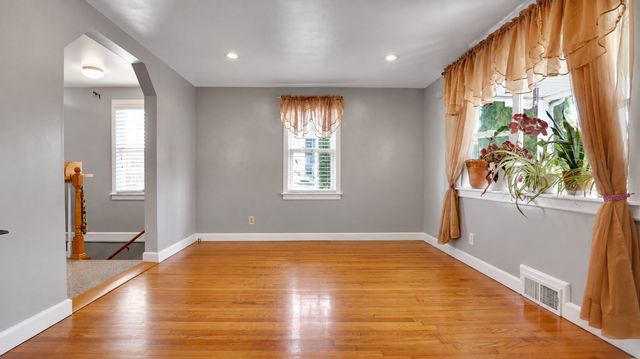 23 Briarwood Pl, Westfield, MA 01085