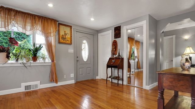 23 Briarwood Pl, Westfield, MA 01085