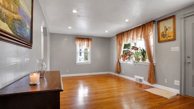 23 Briarwood Pl, Westfield, MA 01085