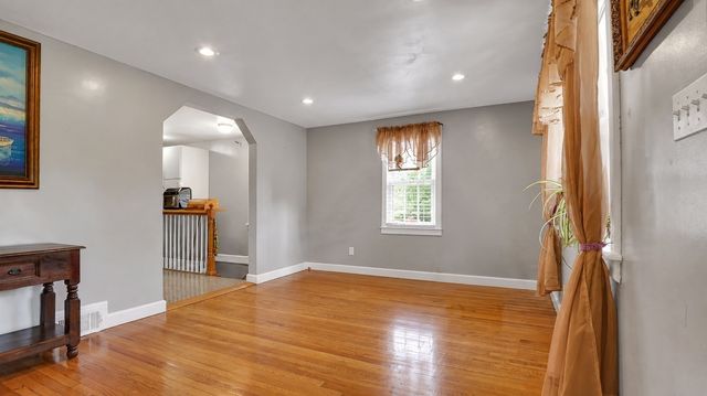 23 Briarwood Pl, Westfield, MA 01085