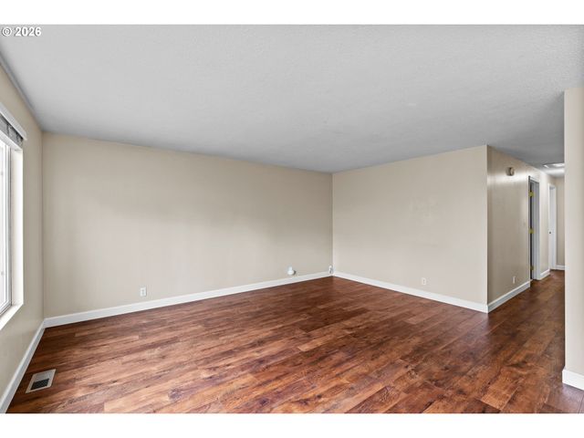 657 61ST St, Springfield, OR 97478