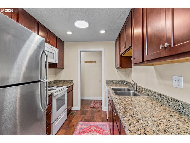 657 61ST St, Springfield, OR 97478