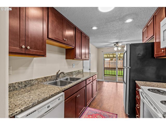 657 61ST St, Springfield, OR 97478