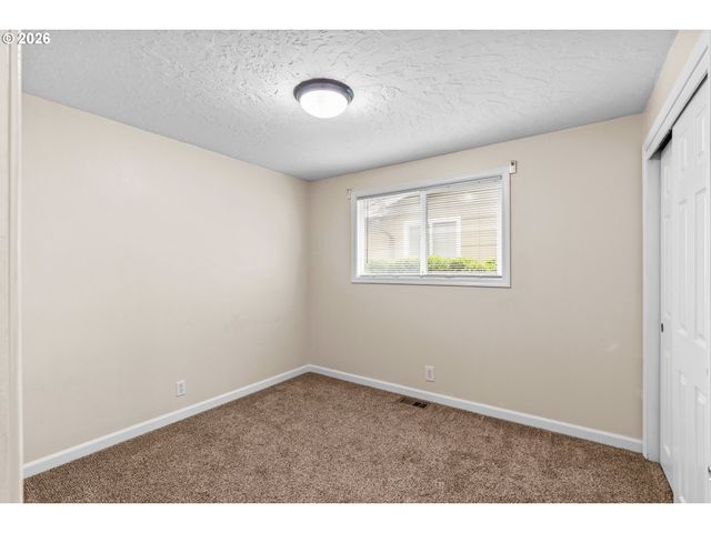 657 61ST St, Springfield, OR 97478