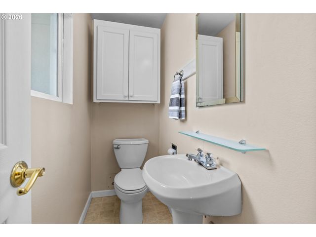 657 61ST St, Springfield, OR 97478