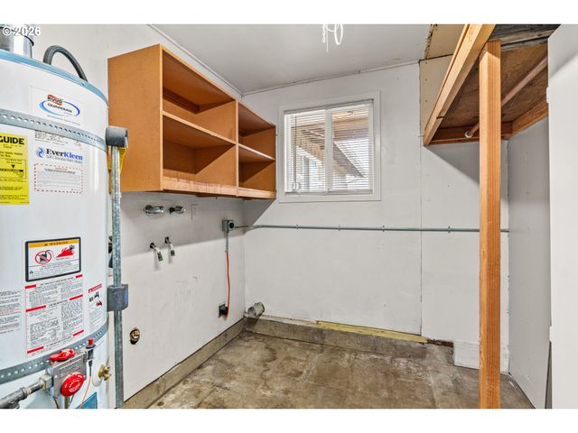 657 61ST St, Springfield, OR 97478