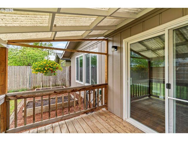 657 61ST St, Springfield, OR 97478