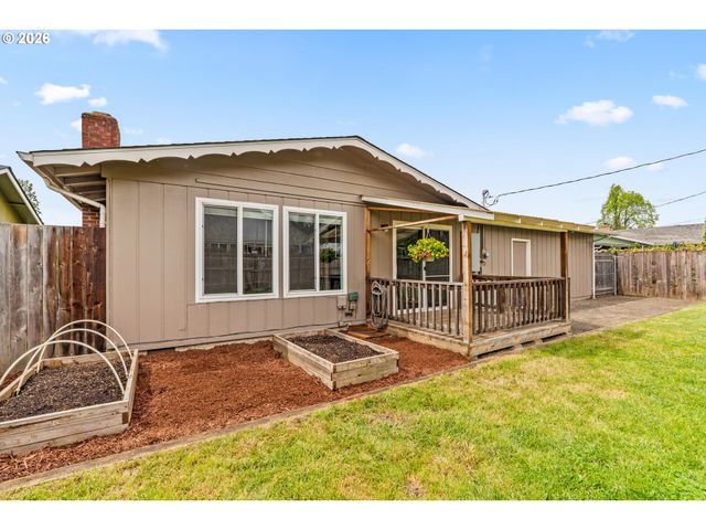 657 61ST St, Springfield, OR 97478