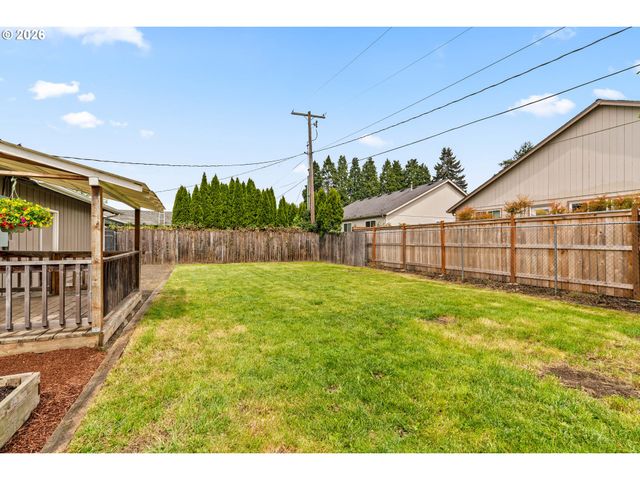 657 61ST St, Springfield, OR 97478