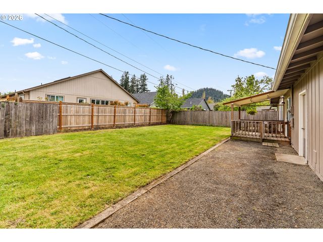 657 61ST St, Springfield, OR 97478