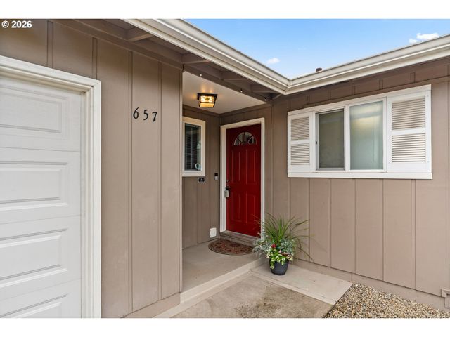 657 61ST St, Springfield, OR 97478